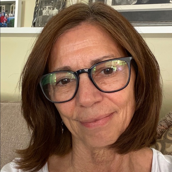 Profile Picture of Laurie Garbinski (@macgar1) on Poshmark