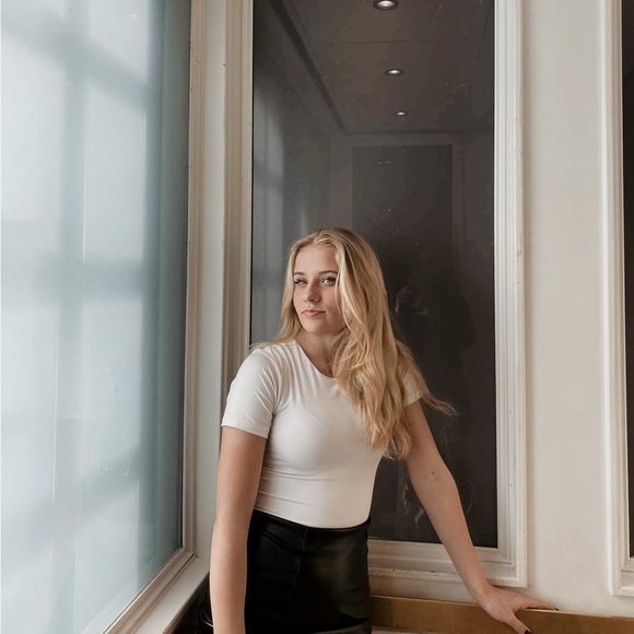 Profile Picture of Amber Ellert (@amberellert) on Poshmark