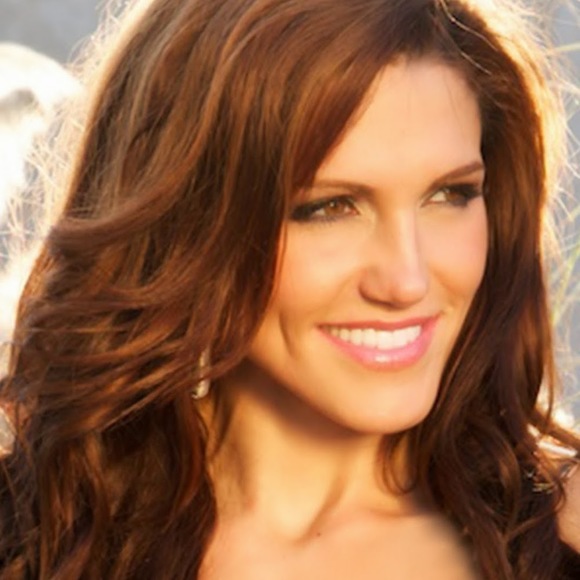 Profile Picture of Mindy Matthews (@mindymatthews) on Poshmark