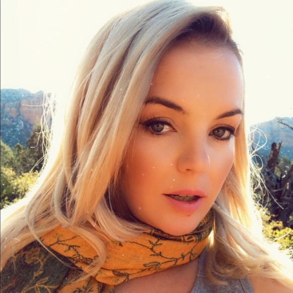 Profile Picture of Jessica Frame (@jessmiami305) on Poshmark