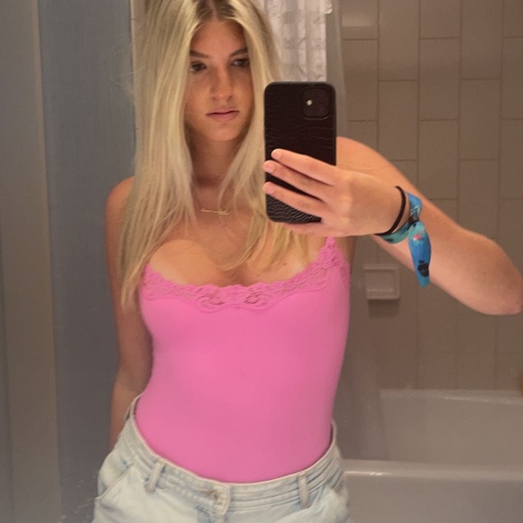 Profile Picture of Annie Mowll (@afmowll) on Poshmark