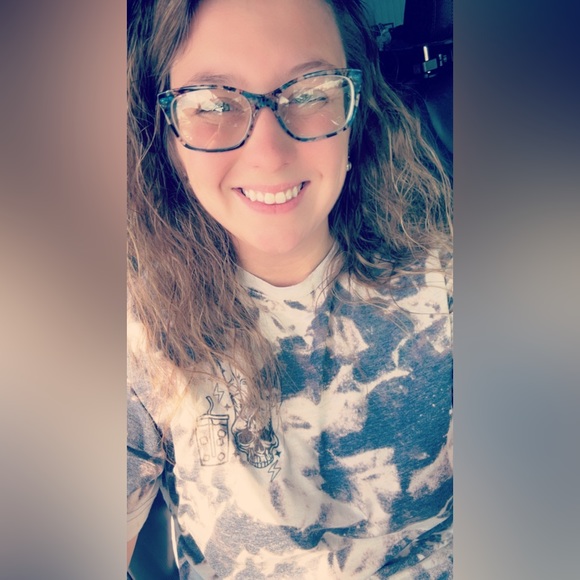 Profile Picture of Sheyeanne Gaters (@sheyeannem) on Poshmark