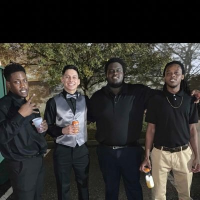Profile Picture of Darrell Roberts (@Fuzzy_17_) on Twitter