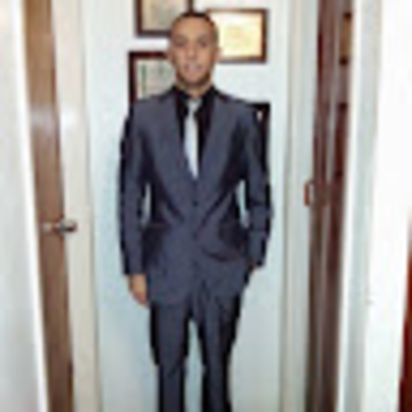 Profile Picture of Carlos Griman (@cegriman) on Poshmark