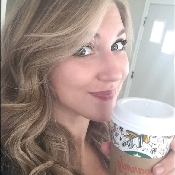 Profile Picture of Lacey Bellmyer (@laceycbellmyer) on Poshmark