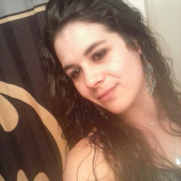 Profile Picture of Amanda Buffoni (@amanda_shayla) on Poshmark