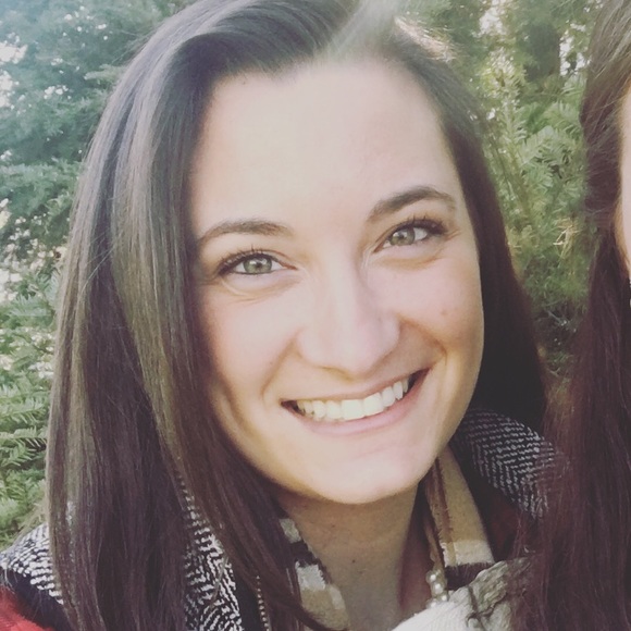Profile Picture of Danielle Bridge (@dbridge7) on Poshmark