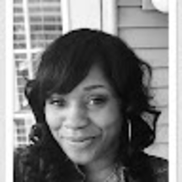 Profile Picture of Tomeka Davis (@tomeka1979) on Poshmark