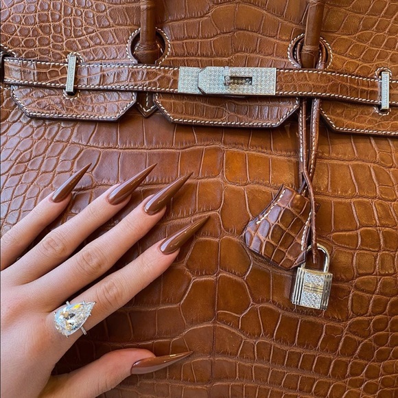 Profile Picture of Yeni Irias (@irias_yeni) on Poshmark