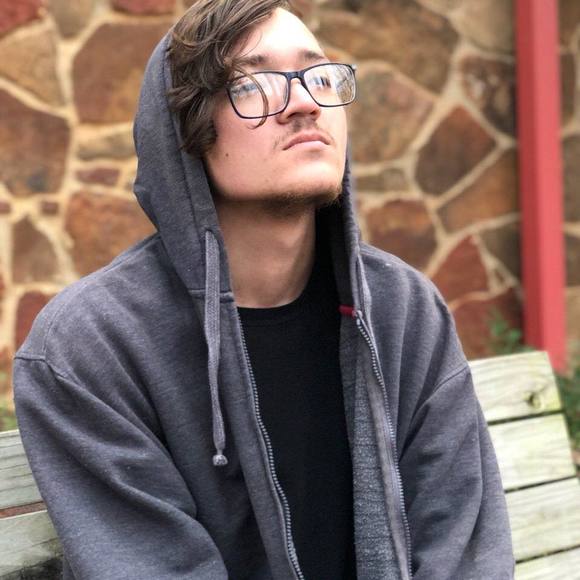 Profile Picture of Dillon Paul (@dillon706) on Poshmark