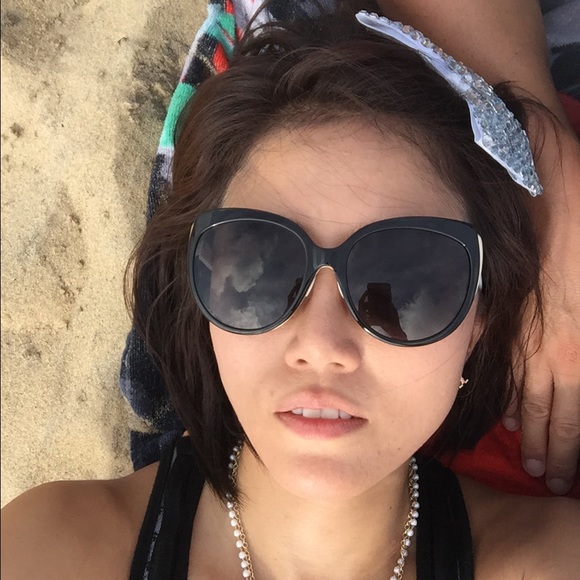 Profile Picture of Cindy Kim (@yurikim050180) on Poshmark