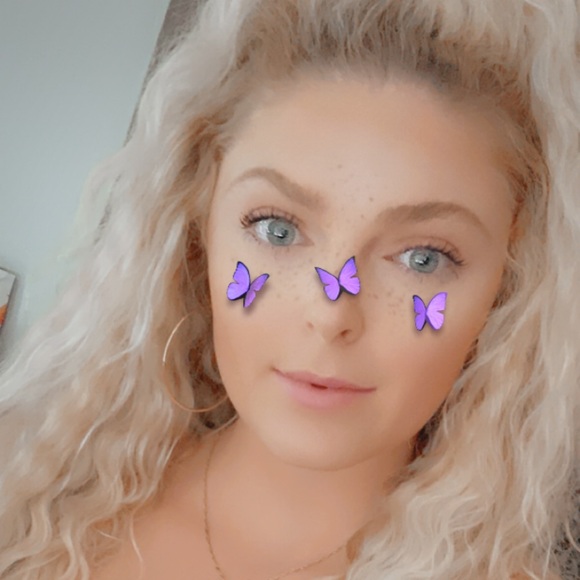 Profile Picture of Taylor Thome (@taylorthomeee) on Poshmark