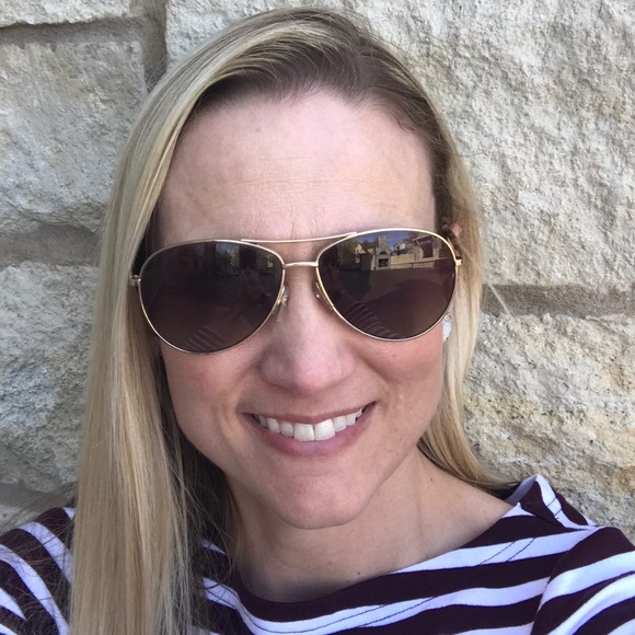 Profile Picture of Jennifer Brouhard (@jenbro3) on Poshmark