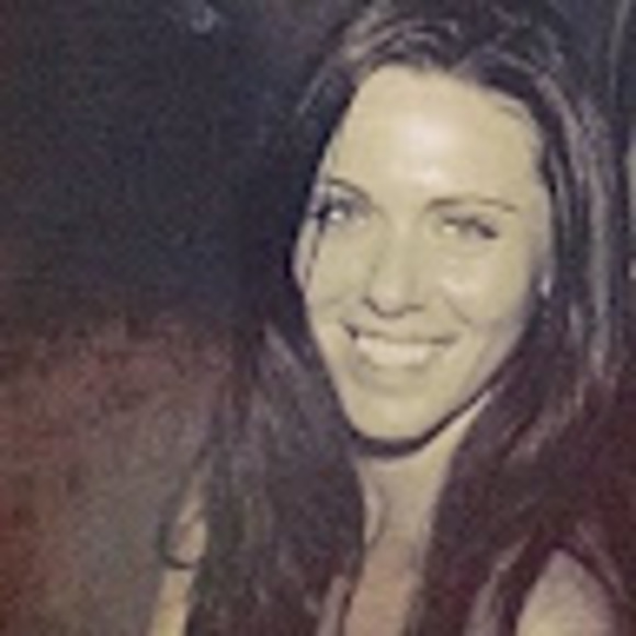 Profile Picture of Jessica Reznick (@jessicareznick) on Poshmark