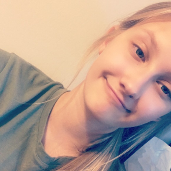 Profile Picture of Klarissa Sarkinen (@821080) on Poshmark