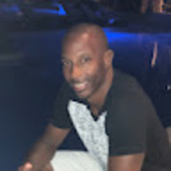 Profile Picture of Martin Ewing (@martin_ewing) on Poshmark