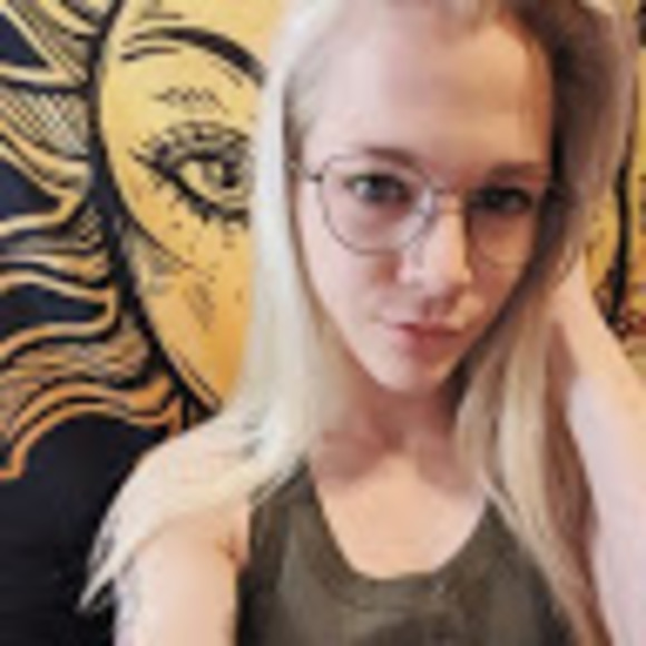 Profile Picture of Robin Batson (@rtbfulton) on Poshmark