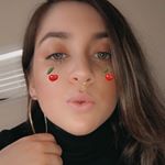 Profile Picture of claire larson (@strawbearyclaire) on Instagram