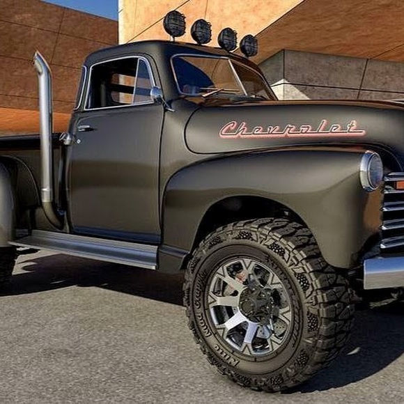 Profile Picture of Kristine Quear (@kristinequear77) on Poshmark