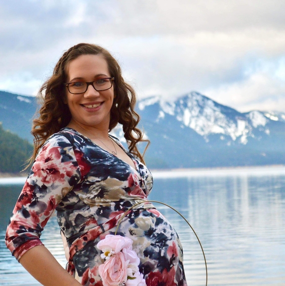 Profile Picture of Leahanna Hodgson (@leahanna) on Poshmark