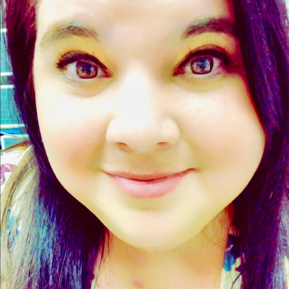 Profile Picture of Robin Plummer (@rplummer87) on Poshmark