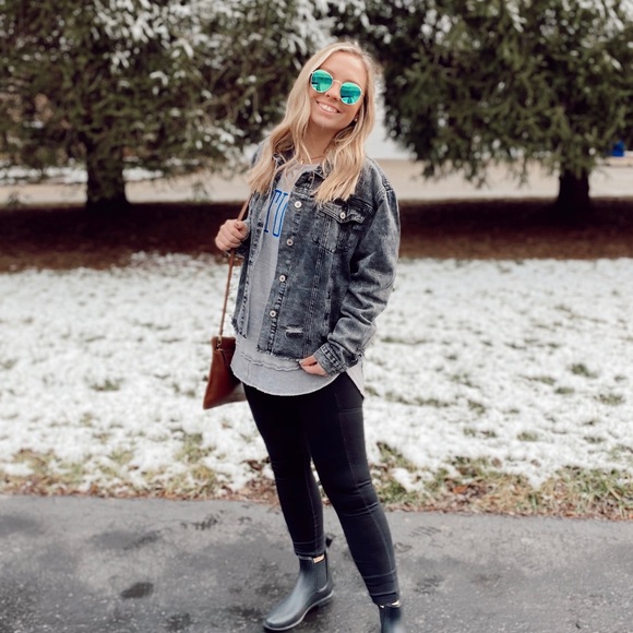 Profile Picture of Lauren Holeman (@leholeman) on Poshmark