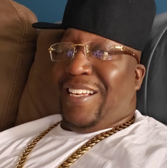 Profile Picture of Faro James (@faroj79) on Poshmark