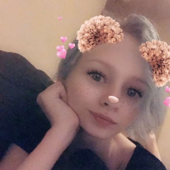 Kate Poushay - Poshmark Profile Picture of Kate Poushay (@aisollyn) on Poshmark