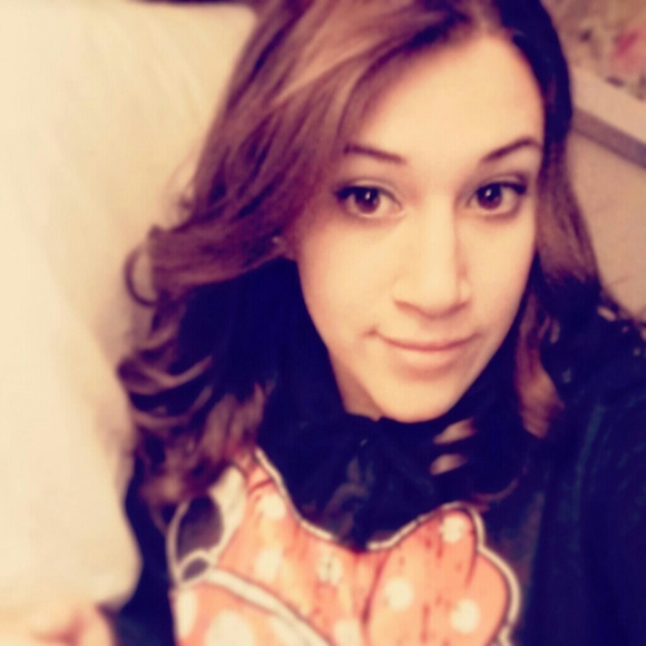 Profile Picture of Melanie Prowse (@melinbeli93) on Poshmark