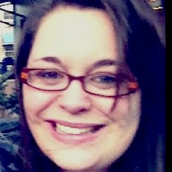 Profile Picture of Kerry Moore (@kerrymoore443) on Poshmark