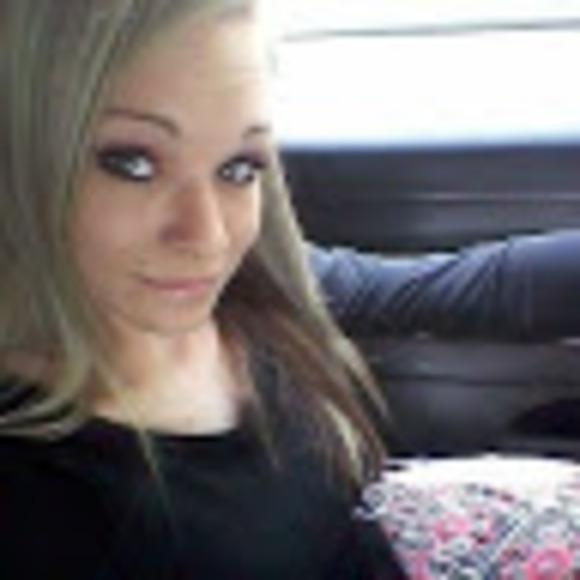 Profile Picture of Leaha Sipes (@leaha_sipes) on Poshmark