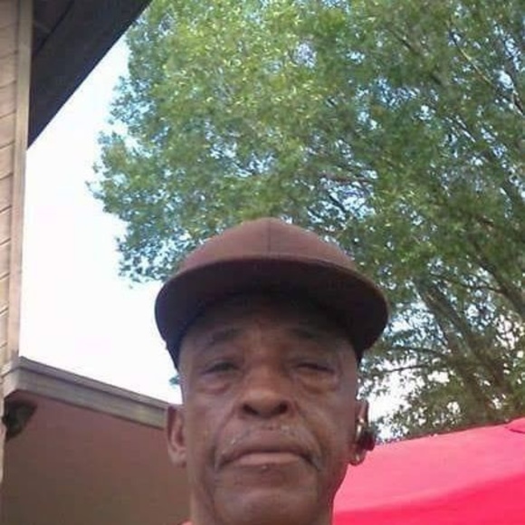 Profile Picture of Ivory Edwards (@edwardslee341) on Poshmark