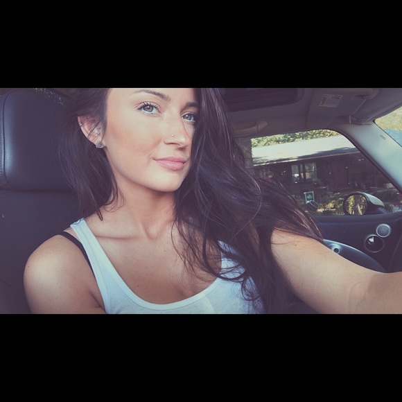 Profile Picture of Madison Emrich (@emrichmadison_) on Poshmark