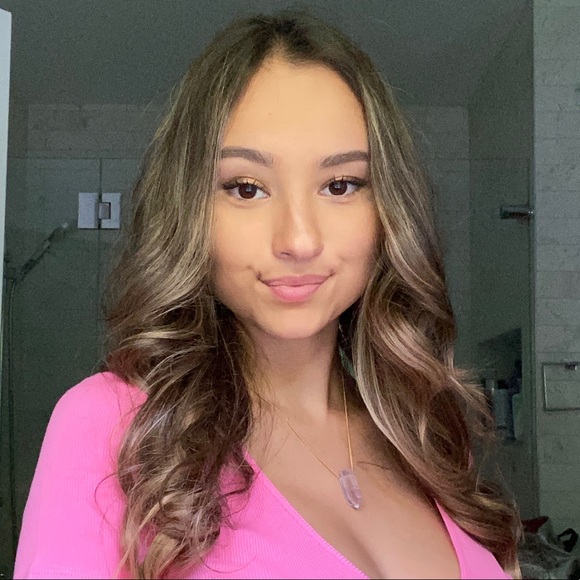 Profile Picture of Alexandra Ergas (@shascloset5) on Poshmark