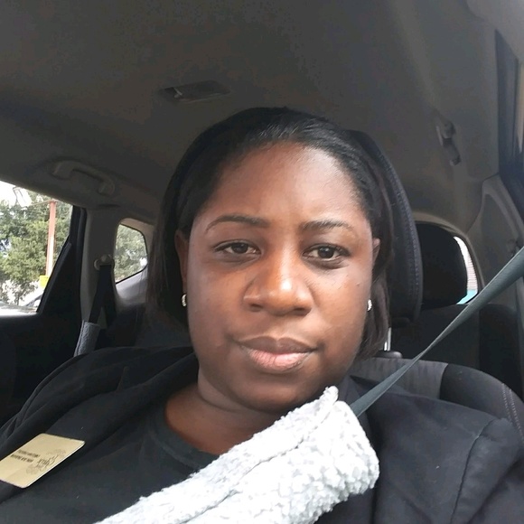 Profile Picture of Christiana Earlycutt (@christiana_e) on Poshmark