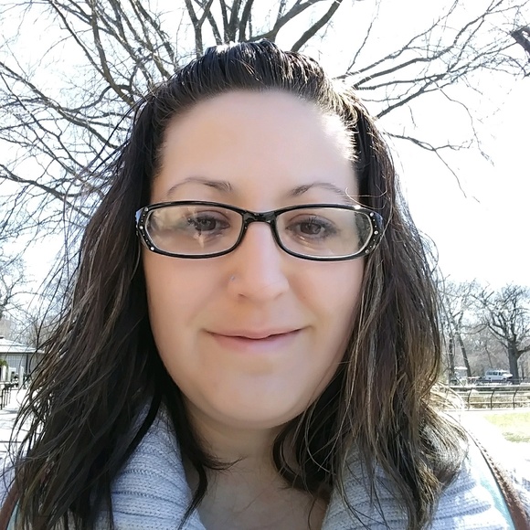 Nicole Getsy - Poshmark Profile Picture of Nicole Getsy (@nicolegetsy) on Poshmark