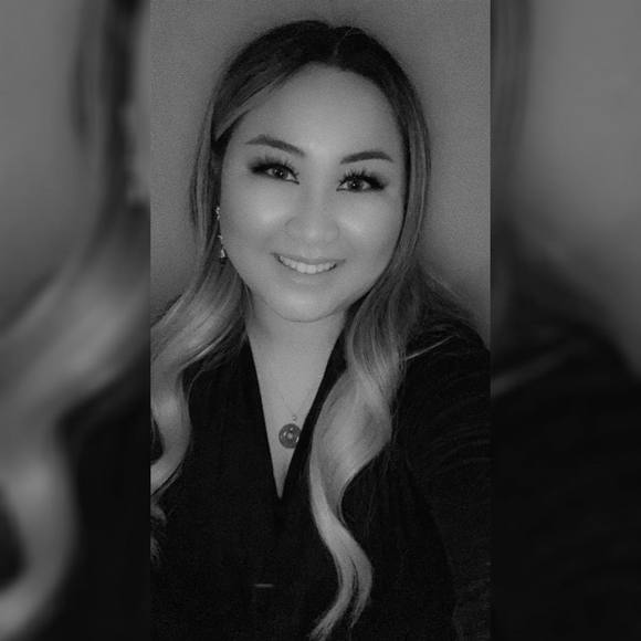 Profile Picture of Shyanne Lee (@shyannelee) on Poshmark