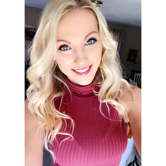 Profile Picture of Naomi Kolka (@naomi_kolka) on Poshmark