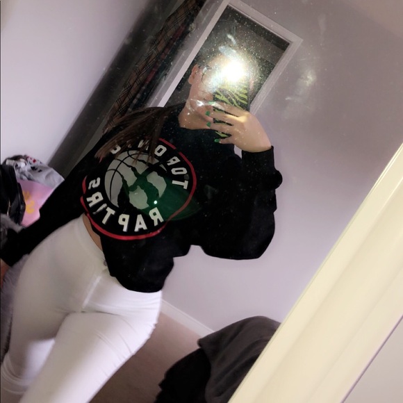 Profile Picture of Vanessa Calderone (@vanessaxoxxo) on Poshmark