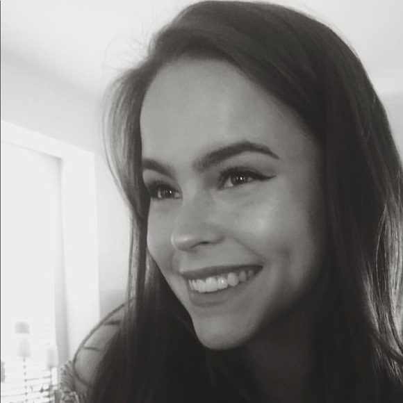 Profile Picture of Hope Feuling (@hopenicole923) on Poshmark