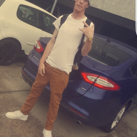 Profile Picture of Cory Silva (@cory_silva) on Poshmark