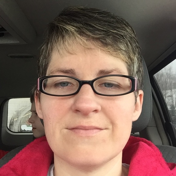 Profile Picture of Nikki Gelbart (@busymother5) on Poshmark