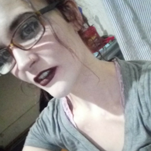 Profile Picture of Brianna Hinkemeyer (@queenwolfe9615) on Poshmark