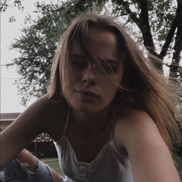 Profile Picture of Grace Struble (@gracekstruble) on Poshmark
