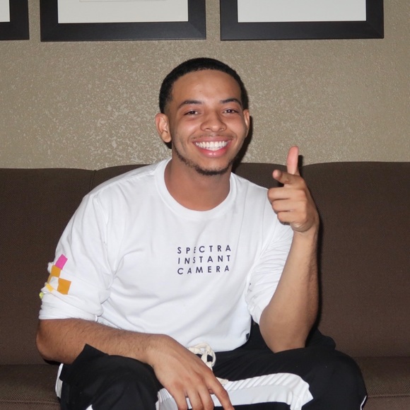 Profile Picture of Chris Wyatt (@gapdoe) on Poshmark