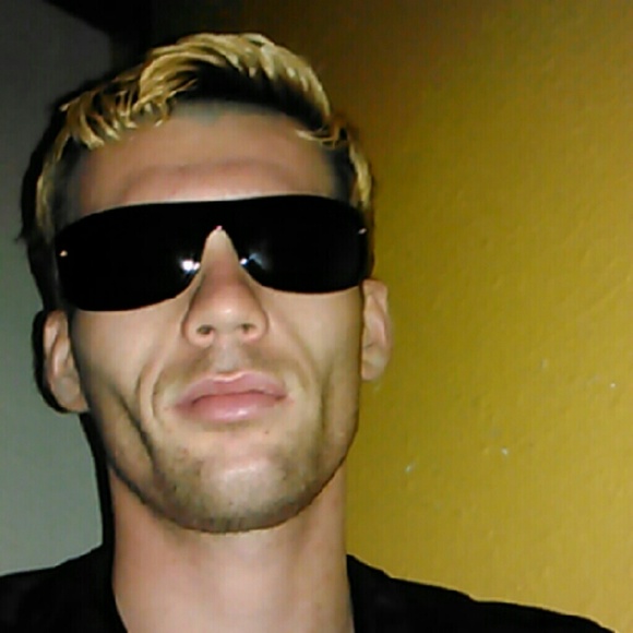 Profile Picture of Jon David (@jimmynewtron) on Poshmark