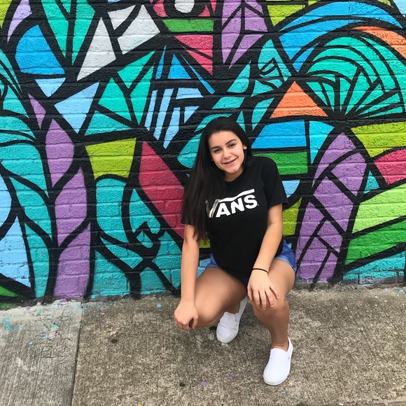 Profile Picture of Adonay Gotay (@adonaygotay) on Poshmark