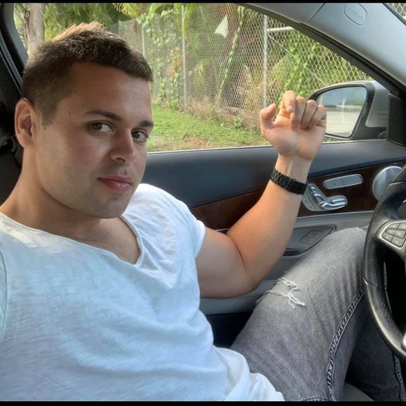 Profile Picture of Alejandro Gongora (@alejandrogongor) on Poshmark