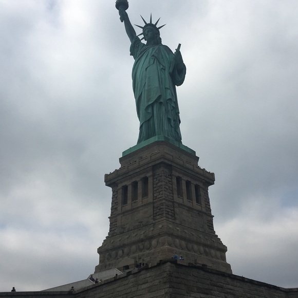 Profile Picture of Nineth Mejia (@nineth12) on Poshmark