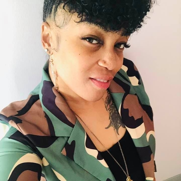 Profile Picture of Marie Caufield (@davsha3641) on Poshmark